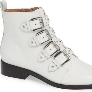 Great shape halogen white boots, love these!!!